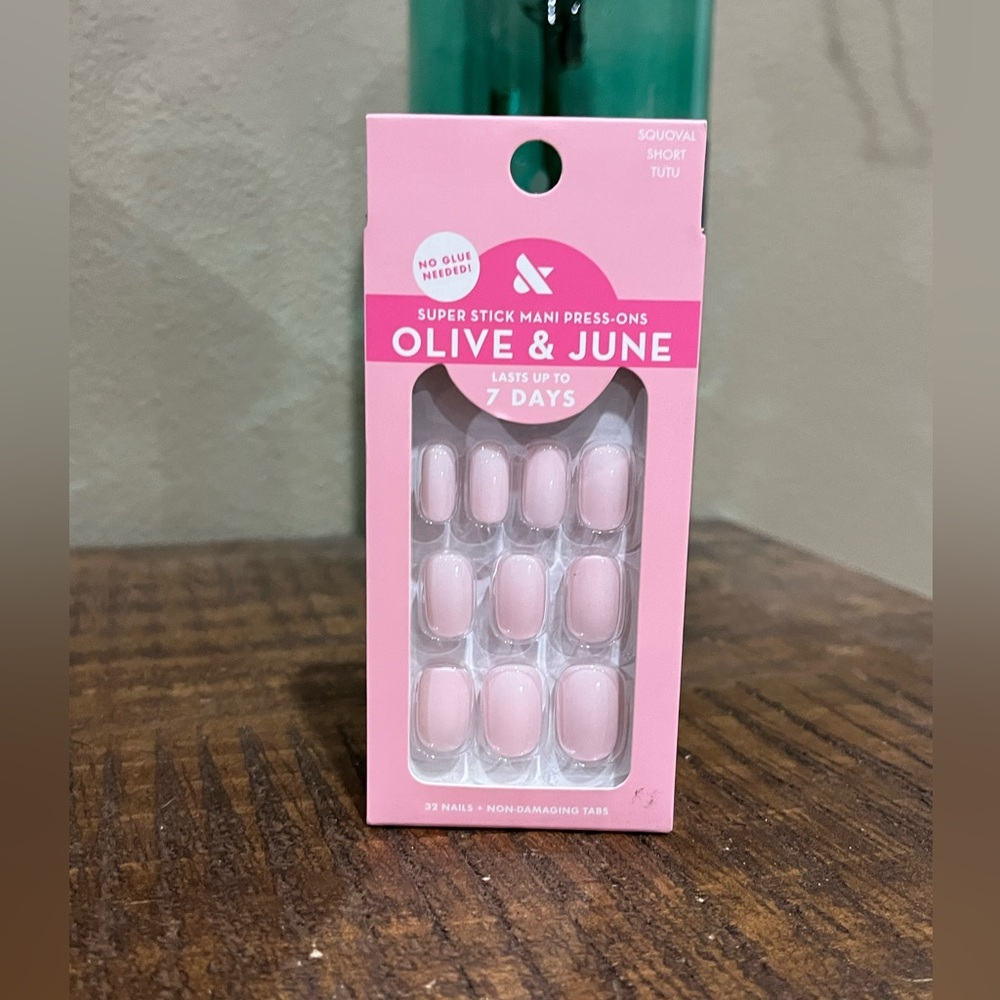 Olive & June Short Press-On Nails, Soft Pink, new!
